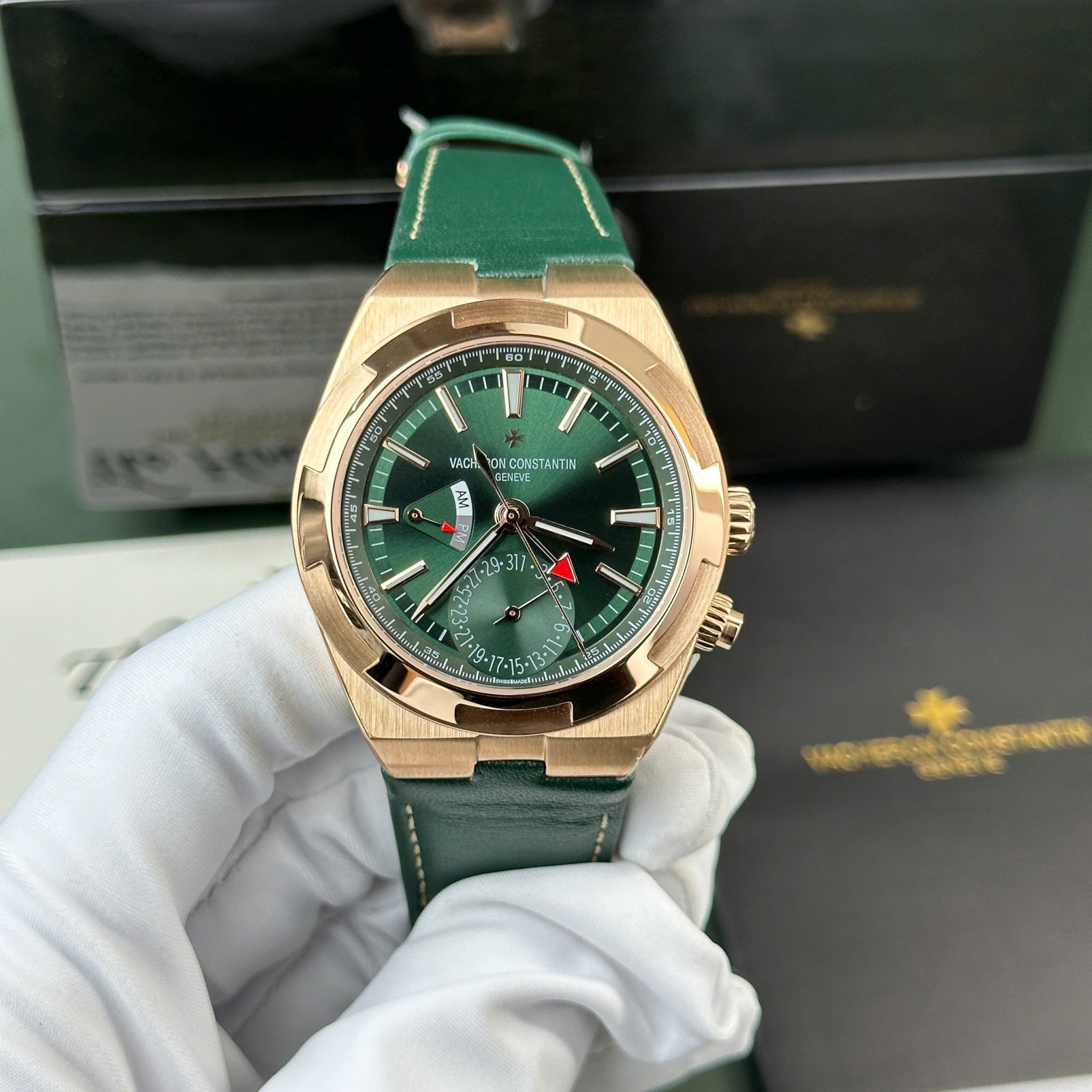 Vacheron CONSTANTIN OVERSEAS DUAL TIME 7900V ROSE GOLD & GREEN DIAL